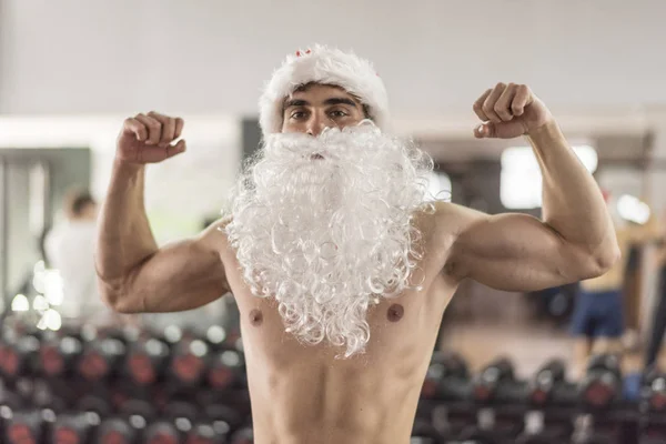 Fitness Santa Posando Gimnasio Después Del Entrenamiento Para Navidad — Foto de Stock