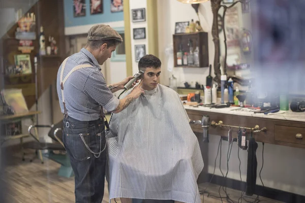 Barber shop, man cuts person hair — Stock Photo, Image
