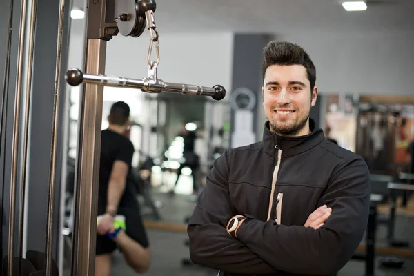 Monitor Fitness Trainer Posando Sorrindo Olhando Para Câmera — Fotografia de Stock