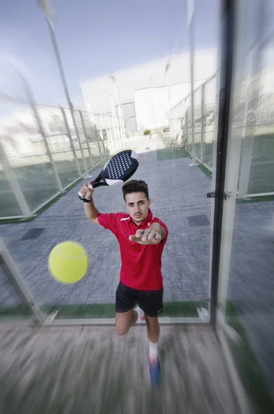 Jugador de pádel y pelota — Foto de Stock