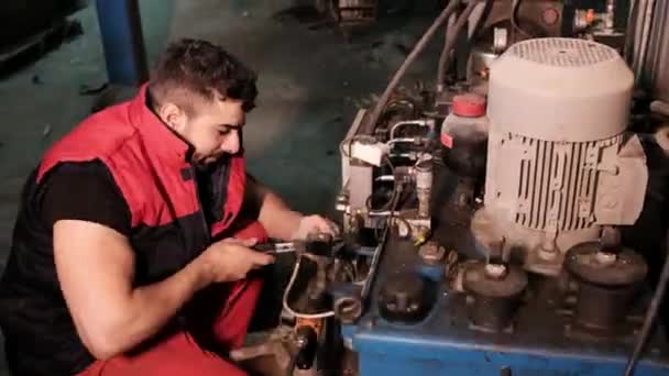 Man Repairing Engine Factory Worker — Stock Video