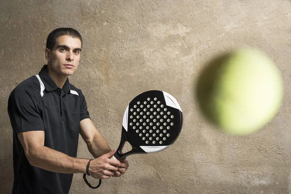 Paddle Tennis Player Playing Concrete Wall — ストック写真