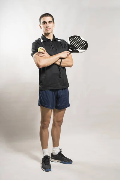 白色背景的羽毛球选手摆姿势 — 图库照片