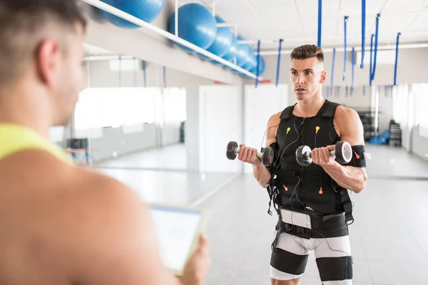 Treinamento Homem Com Estimulação Eletromuscular — Fotografia de Stock