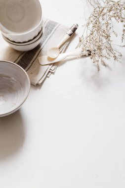 Mutfak seramik ve aksesuar doğal sesleri ve malzemelerle