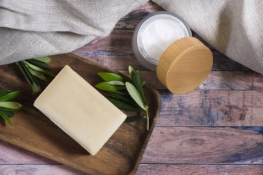 Krema ve sabunla cilt rutini