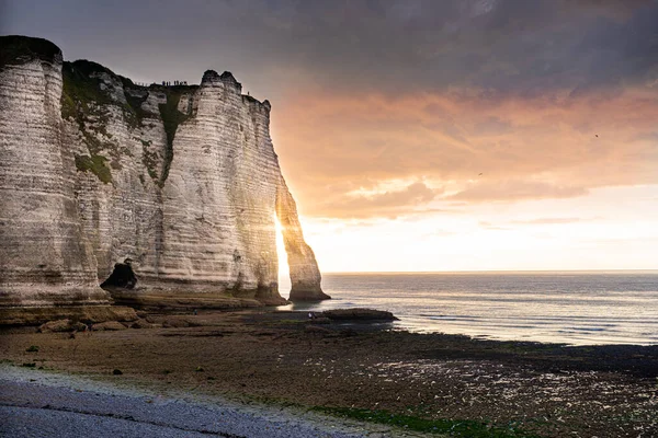 法国埃特拉特著名的悬崖，日落时分 — 图库照片