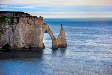Etretat, Normandiya, Fransa 'nın ünlü uçurumları