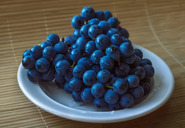 Bir uçan daire üzüm şarap