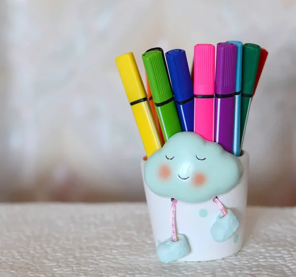 çizim için renkli işaretler. Güzel sanatlar.