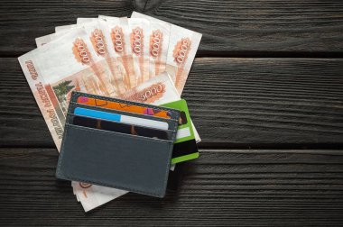 Para banknotları kağıt Rus rublesi, kredi kartları.
