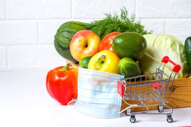 İnternetten alınmış taze sebzeler, yaşam tarzı konsepti..