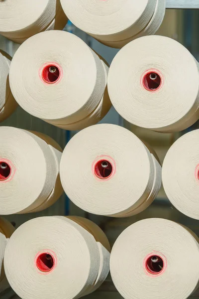 Bobina Con Hilo Blanco Producción Textiles Para Hogar Hilo Blanco — Foto de Stock