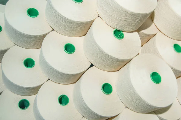 Beyaz Iplik Bobin Tekstili Imalatı Beyaz Pamuk Iplik Dokuma Fabrikası — Stok fotoğraf