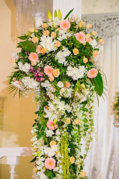 Flores Vivas Café Arreglo Floral Banquete Decoración Con Flores Frescas —  Fotos de Stock