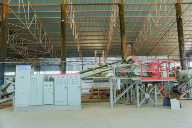 Konveyör Tuğla Fabrikası'nda. Konveyör bant konveyörler için. Teyp İnşaat malzemeleri nakliye için yükleme