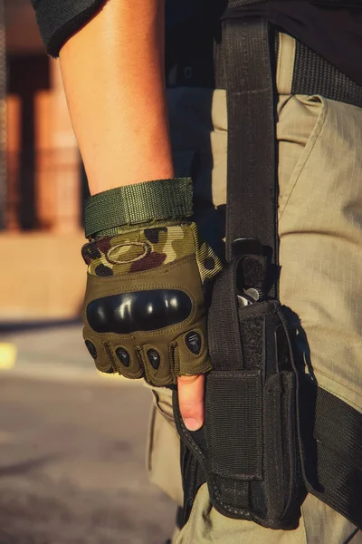 Pistola Batalha Mão Homem Equipa Resposta Rápida Guarda Segurança Edifício — Fotografia de Stock