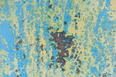 Demir levha eski mavi boya. Kırık boya binasında. Korozyon metalik bir yüzey üzerinde. Standartların altında boya malzemeleri