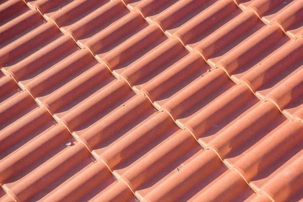 高層ビルの屋上 粘土のタイルの屋根が作られました 環境に配慮したタイル 屋根部分の材料 タイル テクスチャ — ストック写真