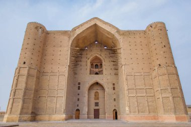 Khawaja Ahmed Yasawi Türbesi. Cami Türkistan şehrine. UNESCO Dünya Mirası, Kazakistan'ın. Antik Türkistan Yesevi Türbesi cephe. Eski bir bina tuğla duvar. Türkistan tarihsel parçası