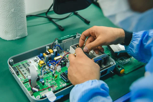 Work with chips. Repair of electronic equipment. The study of the structure of electronics. Master makes repair technique.