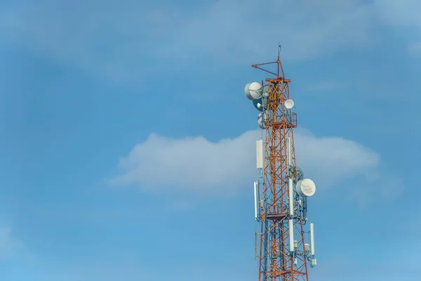 Мобильная Башня Сотовая Вышка Клеточные Антенны Телебашня — стоковое фото