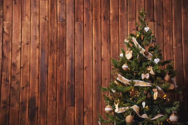 Árbol Navidad Rústico Sobre Fondo Madera Cinta Arpillera Árbol Navidad — Foto de Stock