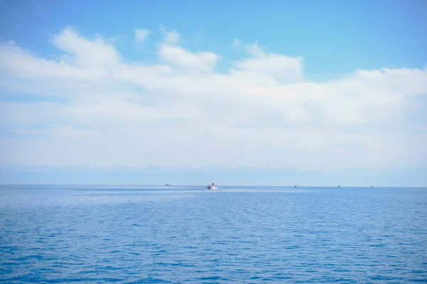 Boot Blauen Meer Jacht Auf Dem Blauen See Wassertransport Boot — Stockfoto