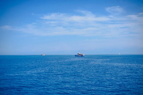 Barco Mar Azul Yate Lago Azul Transporte Por Agua Barco —  Fotos de Stock