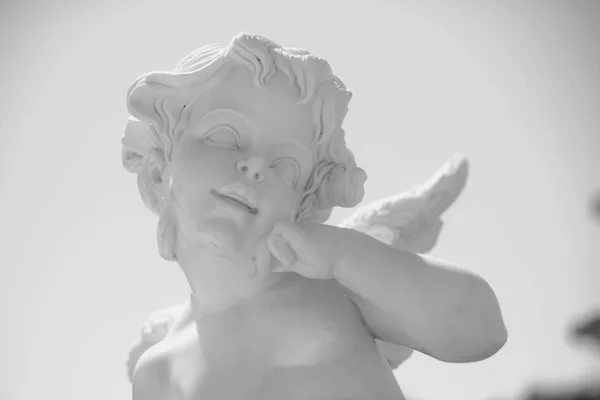 Statua Dell Angelo Ritratto Angelo Contro Cielo Scultura Bambino Con — Foto Stock
