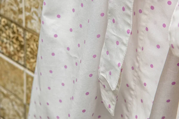 Цветные Хлопковые Халаты Отеля Розовые Белые Халаты Рисунком Круга Легкие — стоковое фото