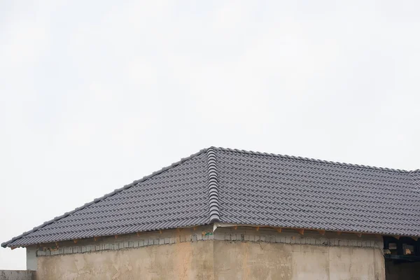 Construindo Uma Casa Com Telhado Azulejos Direção Vigas Telhado Madeira — Fotografia de Stock