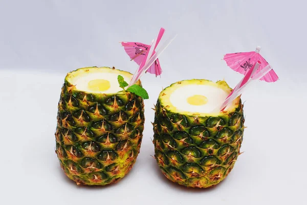 Utsökt Dessert Från Ananas Ananas Cocktail Exotisk Frukt Inredda Med — Stockfoto