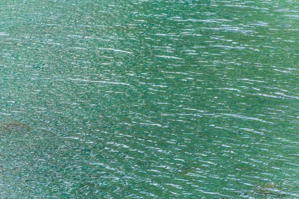 Blauer See Den Bergen Kasachstans Transparentes Wasser Einem Bergsee Wellen — Stockfoto