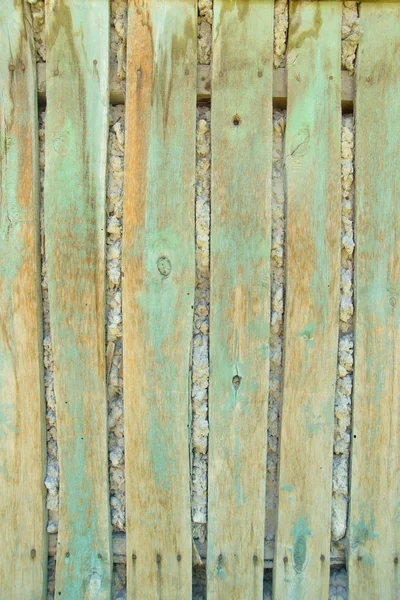 木栅栏漆成绿色油漆 树结构胖乎乎的表面 用木头做的栅栏 木本画 — 图库照片