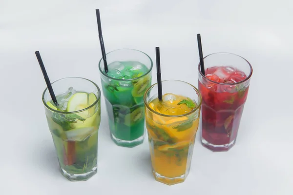 Maçã Tropical Baga Limonada Frutas Bebidas Refrescantes Com Gelo Coquetéis — Fotografia de Stock