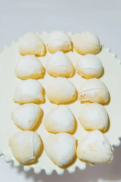 Mini Panini Con Zucchero Velo Fondo Bianco Pasticceria Dolce Dolci — Foto Stock