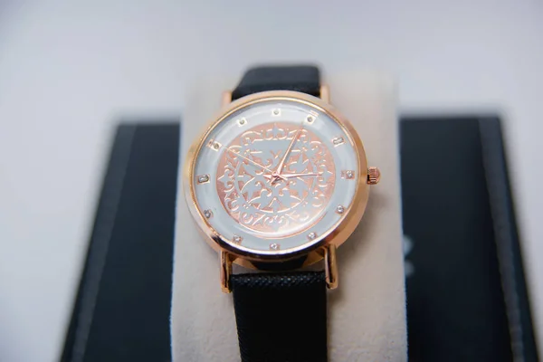 Mannen Pols Horloges Met Gouden Wijzerplaat Horloge Gezicht Accessoires Decoraties — Stockfoto