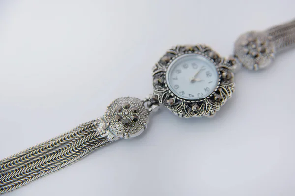 Relojes Pulsera Para Mujer Plata Ver Cara Accesorios Decoraciones Relojes —  Fotos de Stock
