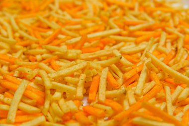 Gevrek patates yapışır. Cum. Patates kızartması doku. Patates cipsi. Tuzlu ve peynir kızartması. Fast food. Yukarıdan görüntüleyin. Ücretsiz yakın çekim.