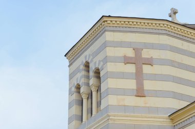 Bina çarmıhta. Mimarisi. Eski bina. Kuş. Karadeniz. Kırım'dinlenme. Sevastopol. Gün batımı. Yolculuk. Turizm.