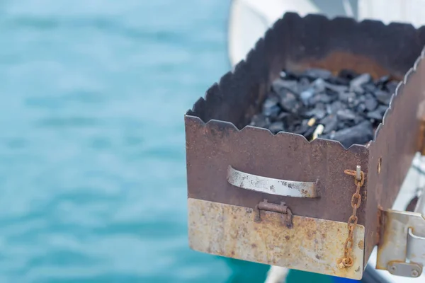 Järn Brazier Med Kol Rost Metall Balaklava Bay Svarta Havet — Stockfoto