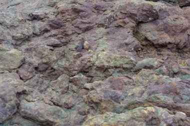Taş dokusu. Renkli moss taş. Kayalık sahil deniz kenarında. Karadeniz. Büyük kayalar ve kayalar. Kırım'dinlenme. Sevastopol. Yolculuk. Turizm.