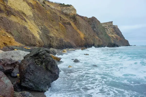 Orilla Rocosa Junto Mar Mar Negro Grandes Rocas Cantos Rodados — Foto de Stock