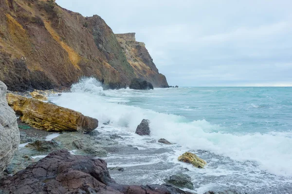 Litorale Roccioso Riva Mare Mar Nero Grandi Massi Massi Onde — Foto Stock