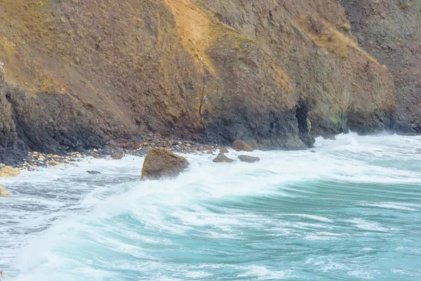 Litorale Roccioso Riva Mare Mar Nero Grandi Massi Massi Onde — Foto Stock