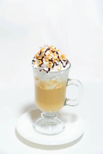 Schlagsahne Mit Schokoladensirup Bestreut Dessert Cappuccino Mit Sahne Foodfotografie Kaffee — Stockfoto