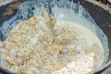 Kazak Ulusal çanak. Festival yemek büyük bir kazanda pişirilir. Bir fincan süt, et ve tahıl. Gıda fotoğrafçılık. Kazak şenlikli çanak denilen: Nauryz Kozhe.