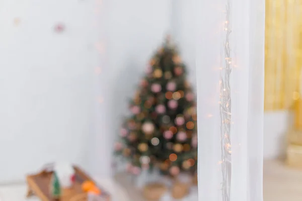 Decoração Natal Árvore Natal Decorada Com Uma Grinalda Bolas Natal — Fotografia de Stock
