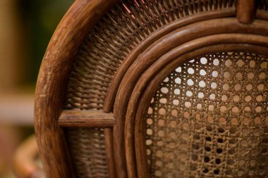 Hasır mobilya. Yaz teras restoran. Dekor. Doku hasır mobilya. Üzüm dokuma. Bahçe Mobilyaları. Doğal malzemeden yapılmış mobilya.